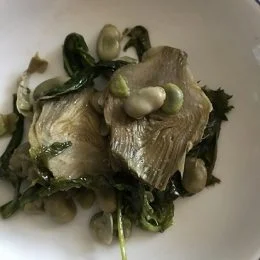 Fave con carciofi e radicchio