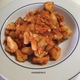 Gnocchi con salsiccia e spollichini