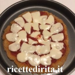 Pizza di pane rossa