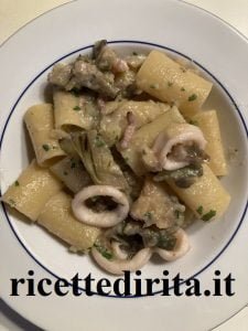 Pasta con calamari e carciofi