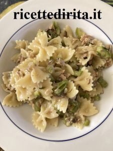 Farfalle zucchine e sgombro