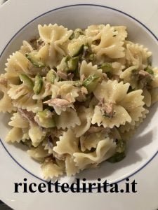 Farfalle zucchine e sgombro