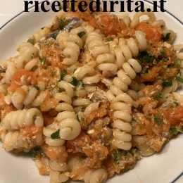 Fusilli con zucca e alici