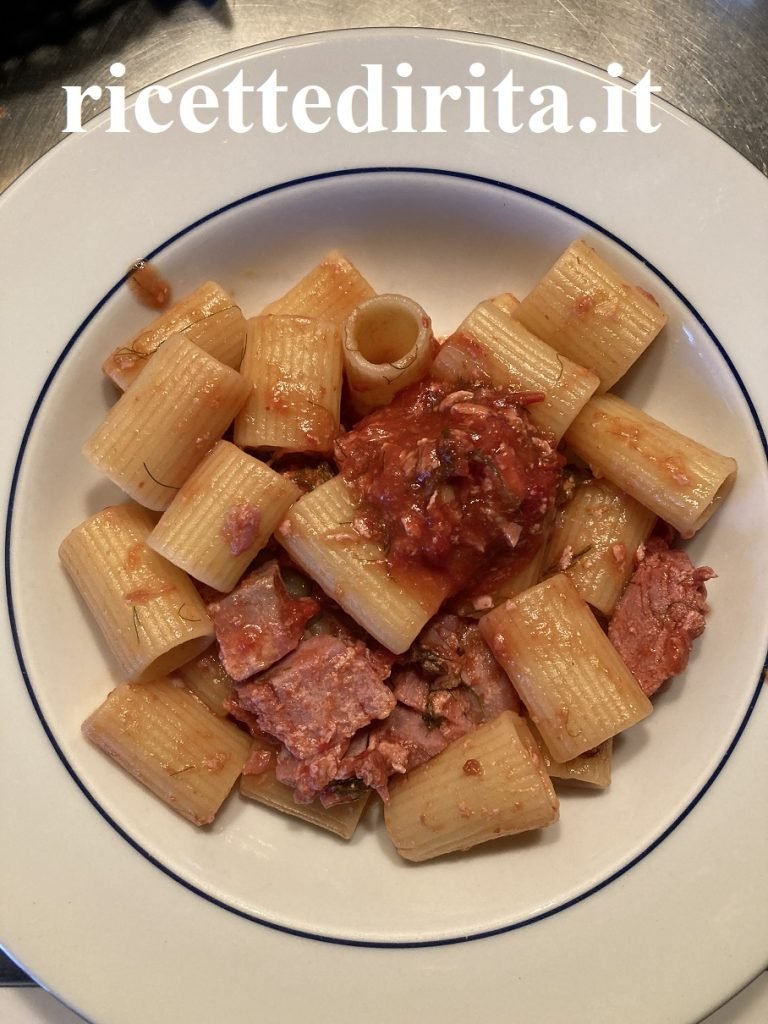 Mezze maniche al ragù di tonno